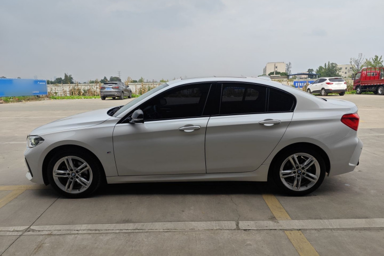 宝马1系 2021款 120i M运动曜夜版车身外观4