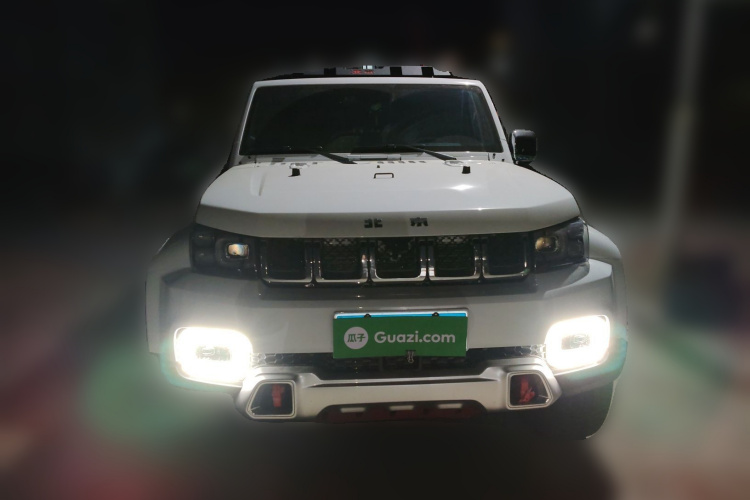 北京越野 北京BJ40 2023款 2.0T 自动四驱城市猎人版侠客型车身外观2