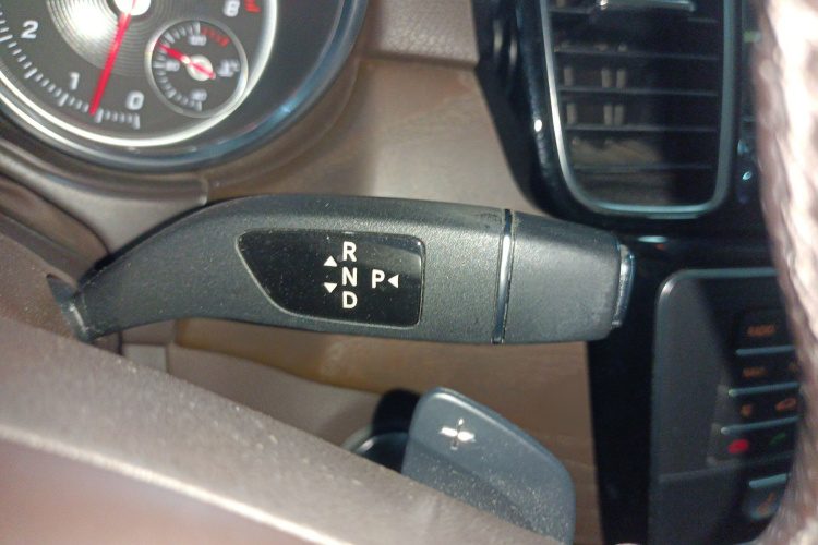 奔驰GLE 2017款 GLE 320 4MATIC 动感型局部细节18