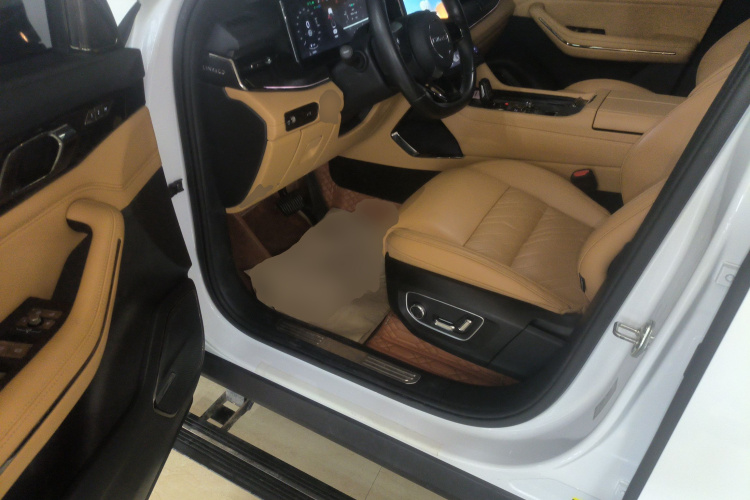 领克09 2021款 2.0T Halo 六座中控内饰20