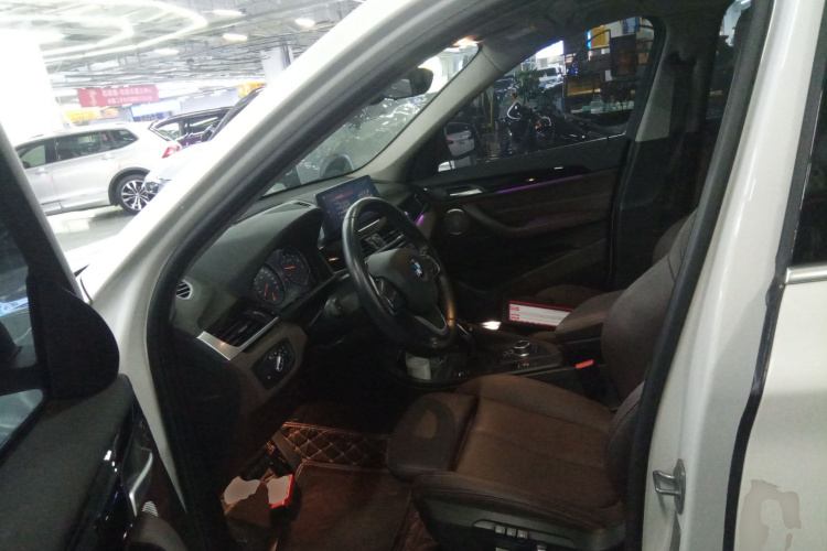 宝马X1 2021款 改款 sDrive20Li 时尚型中控内饰20