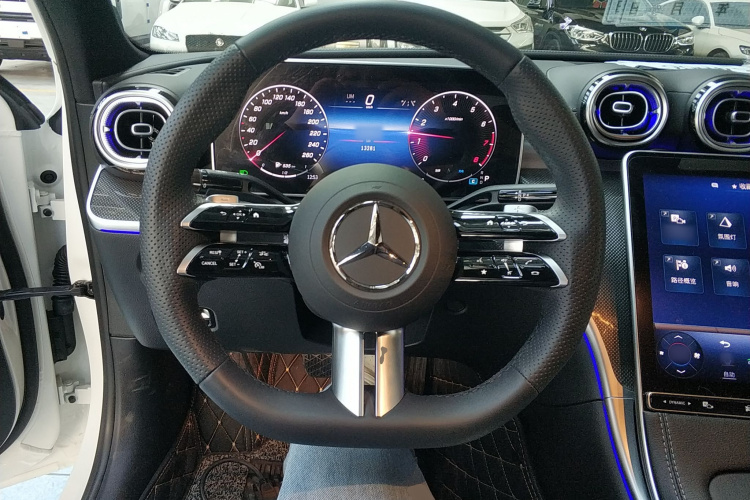 奔驰C级 2024款 改款三 C 260 L 运动版中控内饰13