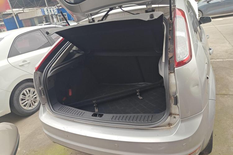 福特 福克斯 2013款 两厢经典 1.8L 自动基本型中控内饰23