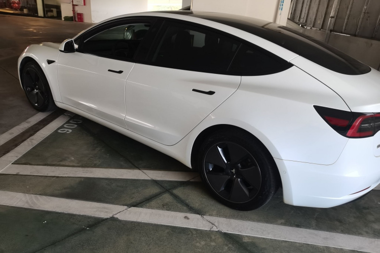 特斯拉 Model 3 2022款 后轮驱动版车身外观4