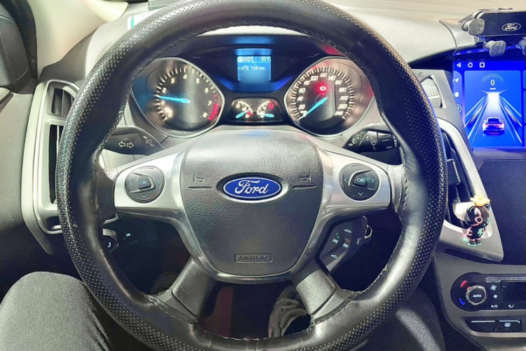 福特 福克斯 2012款 两厢 1.6L 自动风尚型局部细节13