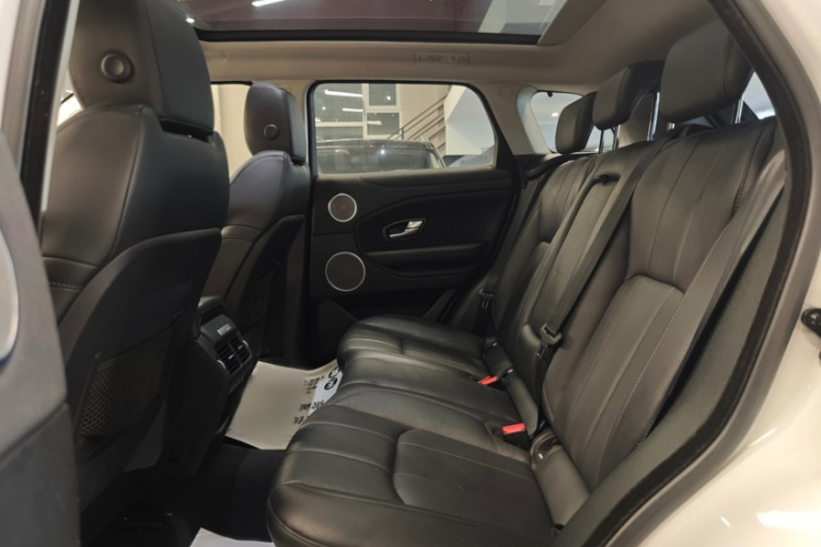 路虎 揽胜极光 2017款 2.0T SE 智耀版中控内饰7001