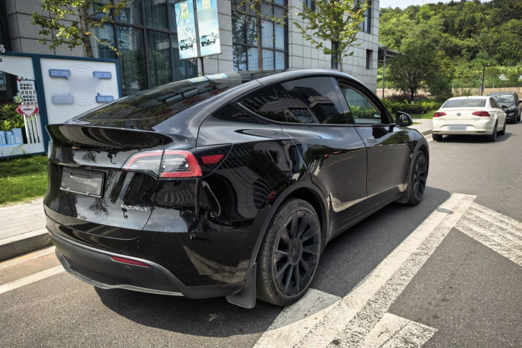 特斯拉 Model Y 2022款 长续航全轮驱动版车身外观6005