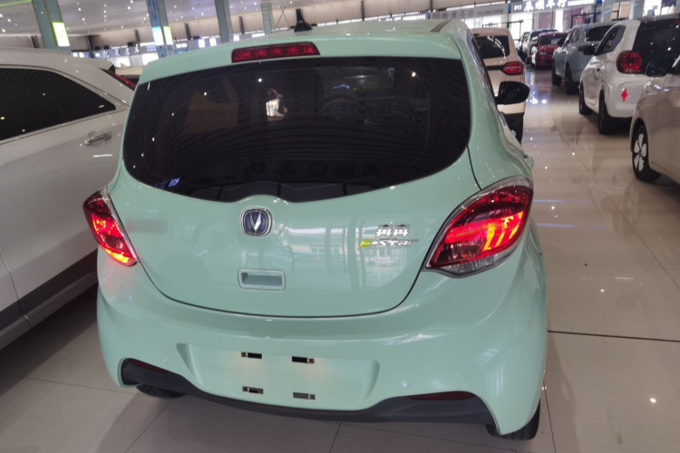 长安欧尚 奔奔E-Star 2022款 国民版 多彩限量款（快充版）三元锂车身外观6004