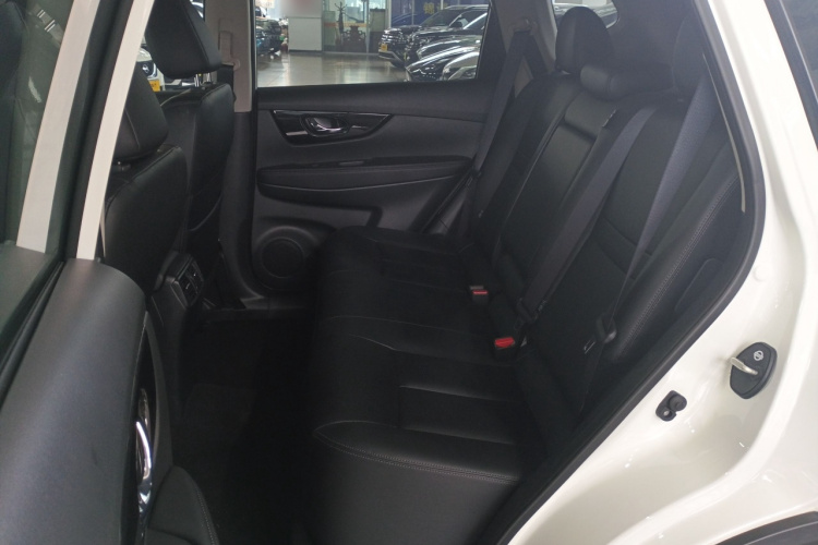 日产 奇骏 2025款 荣誉 2.0L 两驱真心版中控内饰7004