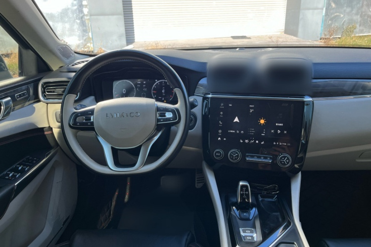 领克02 2018款 1.5T DCT两驱耀Pro版 国V中控内饰7008