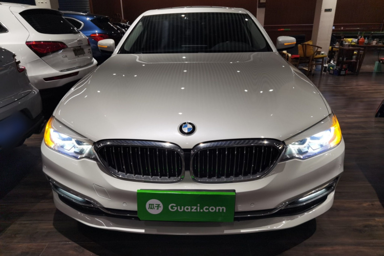 宝马5系 2019款 530Li 领先型 豪华套装车身外观2