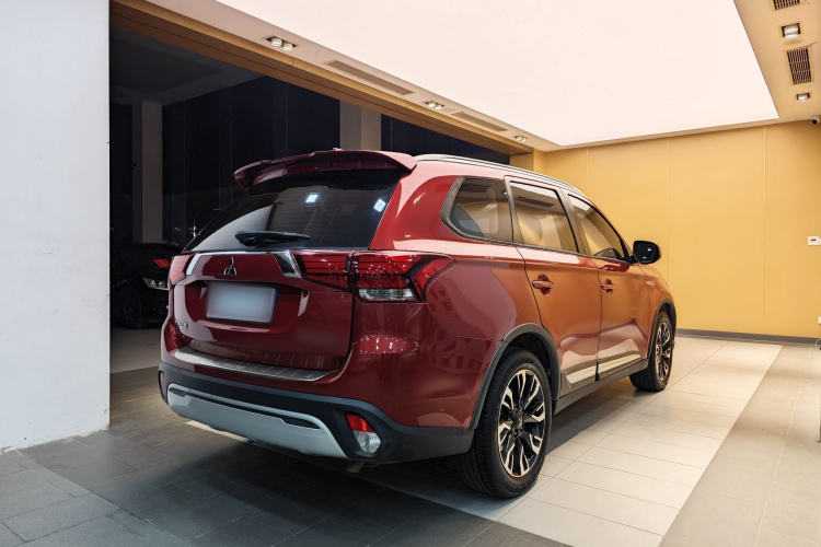 三菱 欧蓝德 2019款 2.0L 两驱畅享版 5座 国V车身外观6006