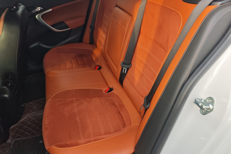 别克 君威 2015款 1.6T 精英技术型中控内饰21