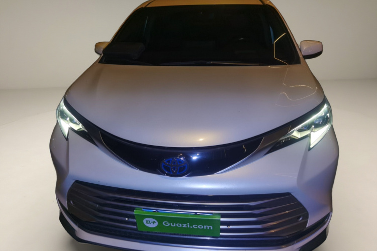丰田 赛那SIENNA 2021款 2.5L混动 铂金版车身外观2