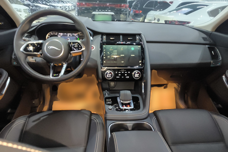 捷豹E-PACE 2024款 青春运动版 R-DYNAMIC中控内饰7002