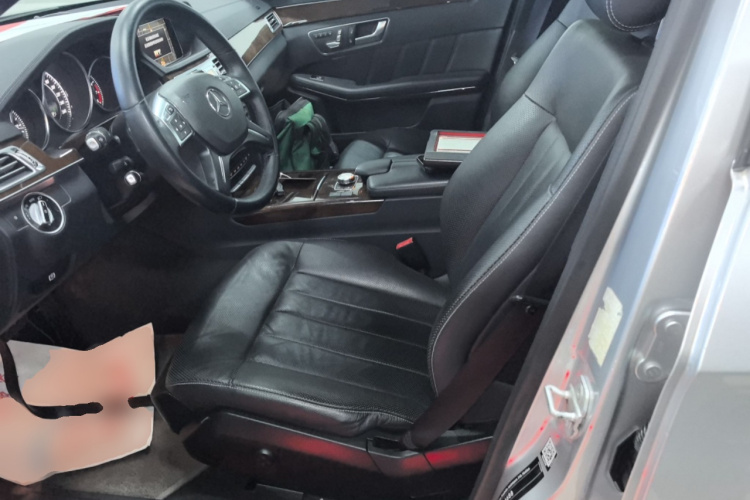 奔驰E级 2014款 改款 E 300 L中控内饰19