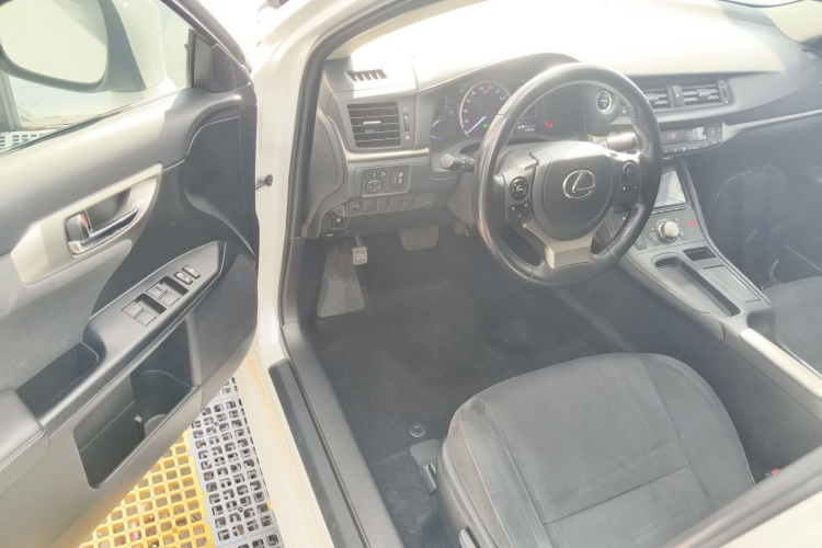 雷克萨斯CT 2020款 CT200h 精英版 单色中控内饰20