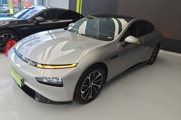 小鹏P7 2022款 480E车身外观1