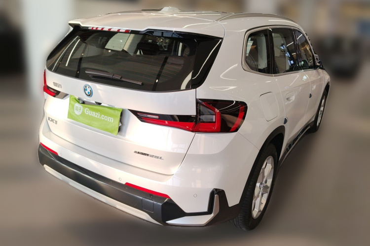宝马iX1 2023款 eDrive25L X设计套装车身外观7