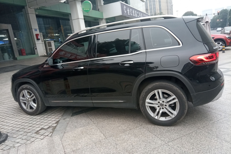 奔驰GLB 2023款 GLB 220 动感型车身外观6003