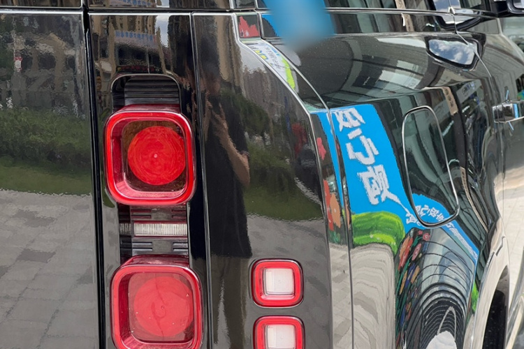 路虎卫士 2023款 90 3.0T P400 XS车身外观6005