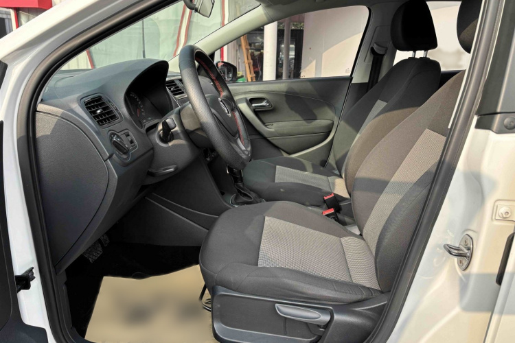 大众 高尔夫 2019款 280TSI DSG舒适型 国V中控内饰7004