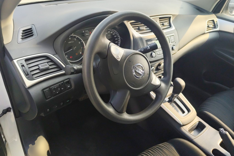 日产 轩逸 2022款 经典 1.6XE CVT舒适版中控内饰12