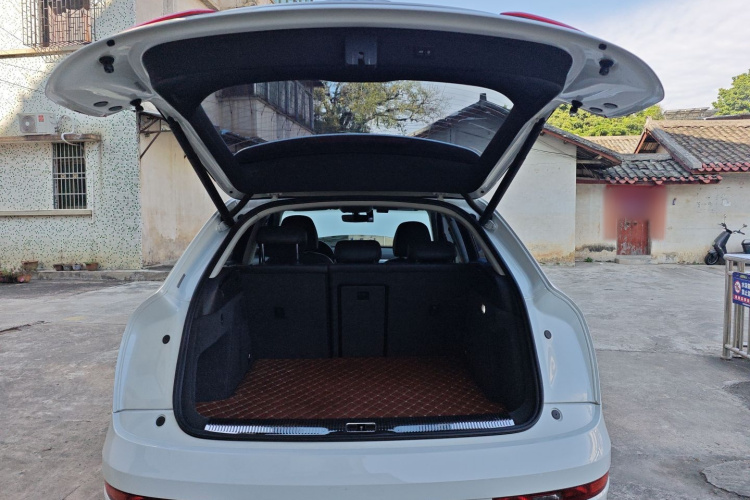 奥迪Q3 2016款 30 TFSI 风尚型机舱底盘23