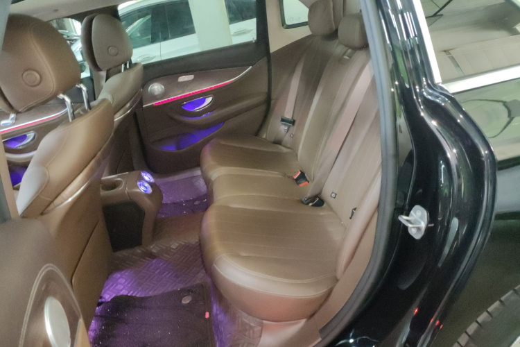 奔驰E级 2020款 改款 E 260 L中控内饰7004