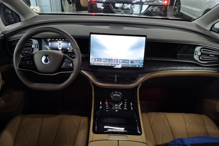 腾势D9 2023款 DM-i 965 尊享型中控内饰12