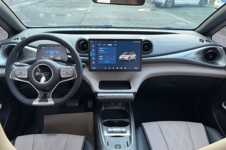 比亚迪 海豚 2025款 420km 时尚版中控内饰7002