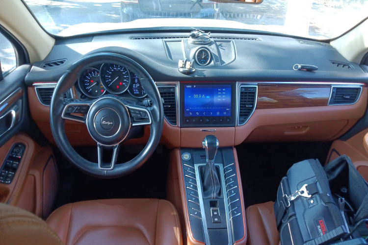 众泰SR9 2017款 2.0T 自动极致之心版中控内饰12