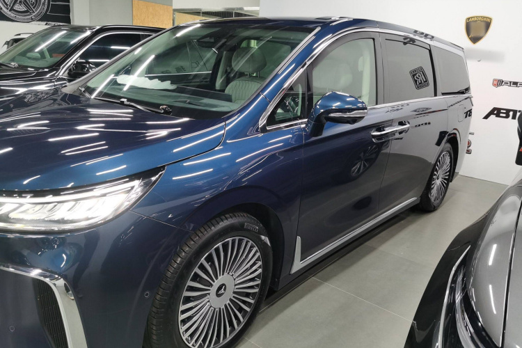 岚图汽车 岚图梦想家 2025款 PHEV 四驱旗舰鲲鹏版车身外观6003