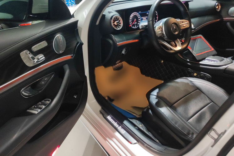 奔驰E级 2019款 改款 E 300 L 运动豪华型中控内饰7003