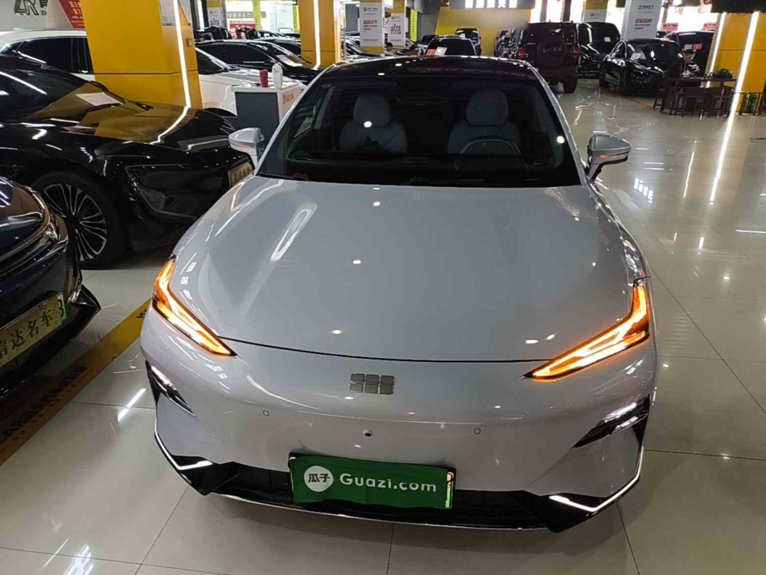 吉利银河 银河E8 2025款 700km 远航智驾版(1)