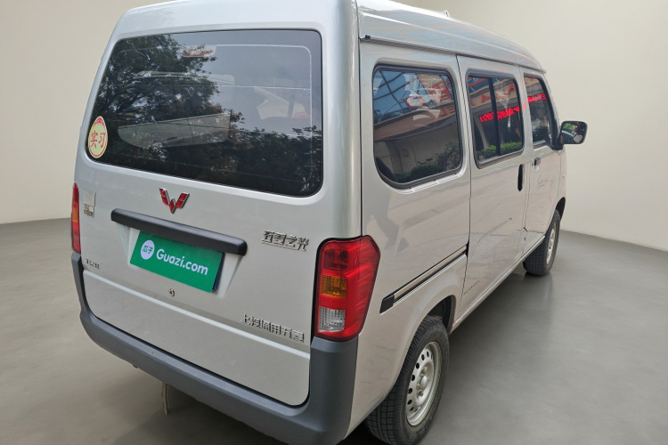 五菱汽车 五菱之光 2015款 1.2L 标准型LSI车身外观7