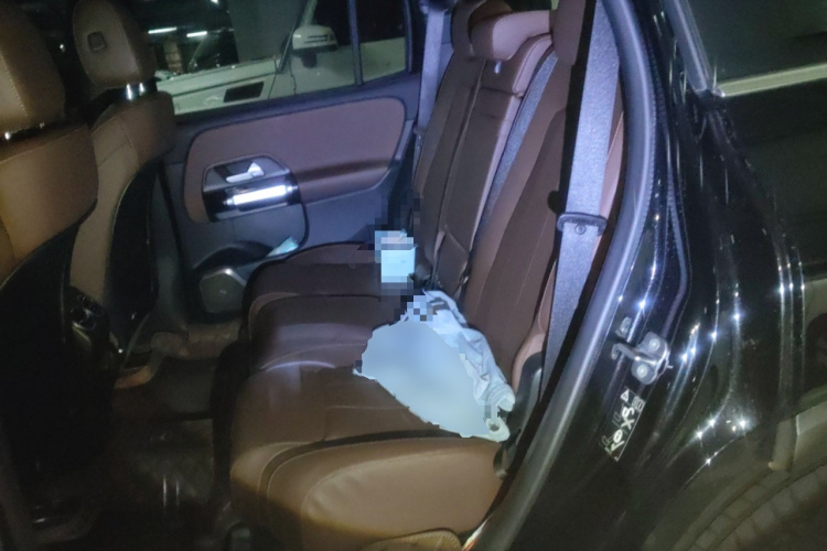 奔驰GLB 2024款 GLB 220 动感型中控内饰21