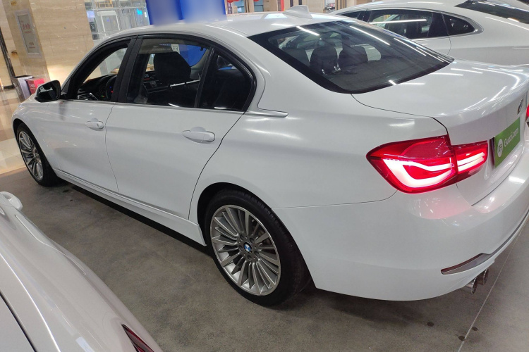 宝马3系 2019款 320Li 时尚型车身外观4