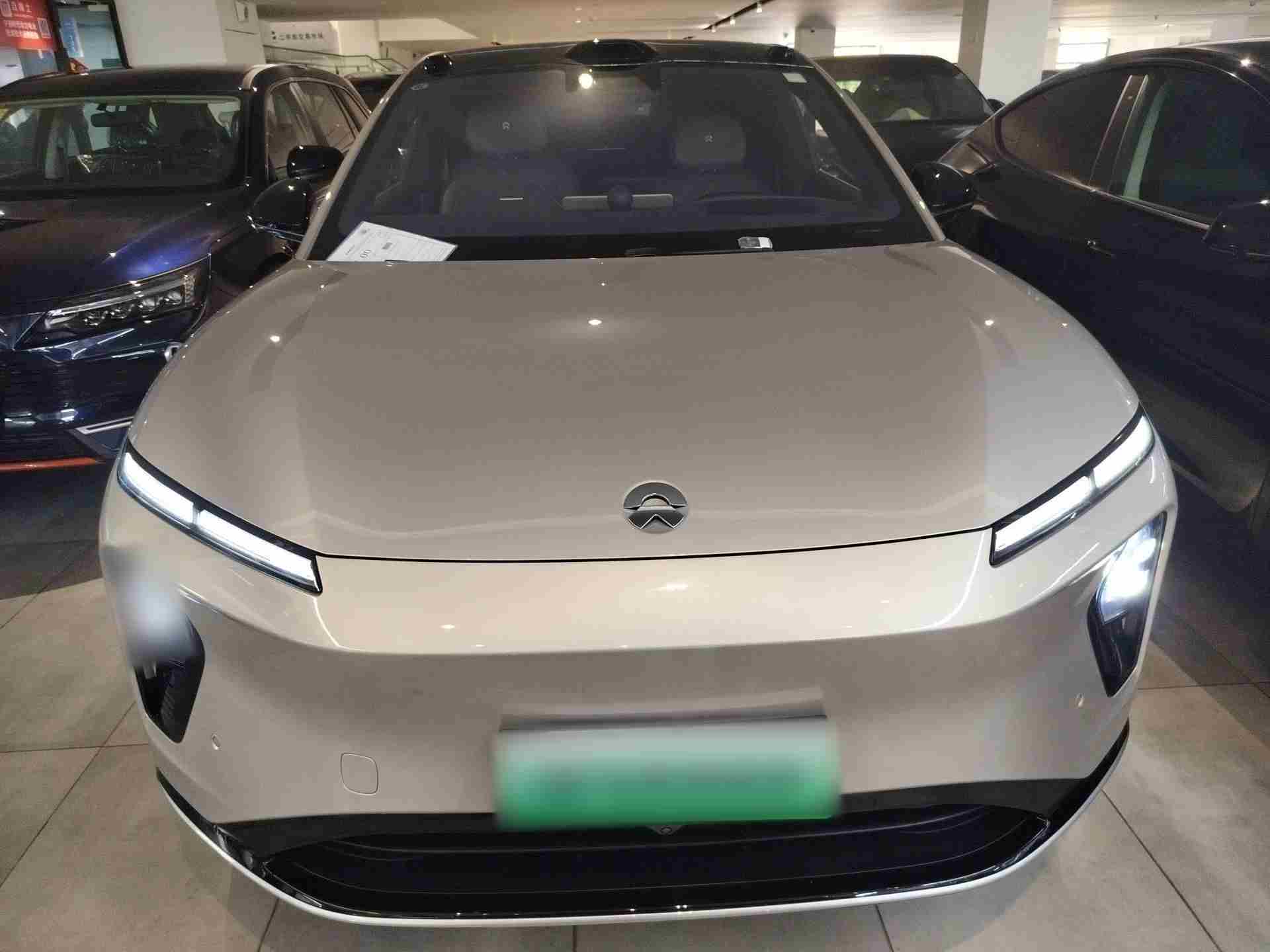 上海二手蔚来ET9 2025款，花一台Model 3的钱，能买到什么级别的排面？