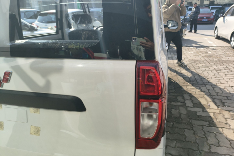 五菱汽车 五菱之光新能源 2025款 305km 进取型车身外观6006