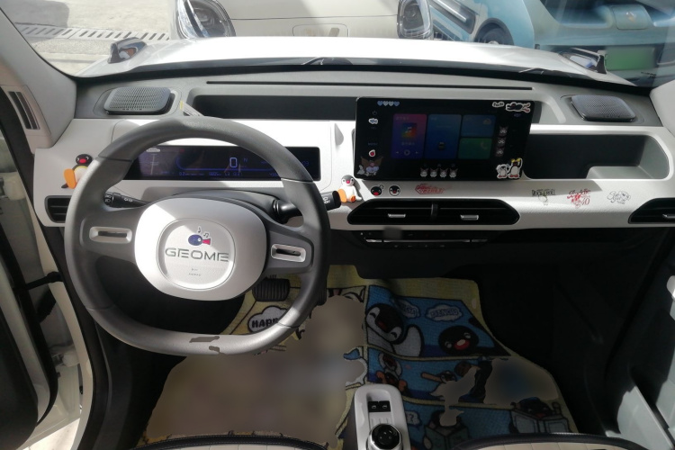 吉利银河 2024款 200km 熊猫卡丁中控内饰7002