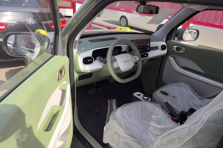 吉利银河 2025款 210km 熊猫骑士中控内饰20