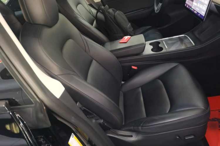 特斯拉 Model Y 2021款 标准续航后驱版局部细节41