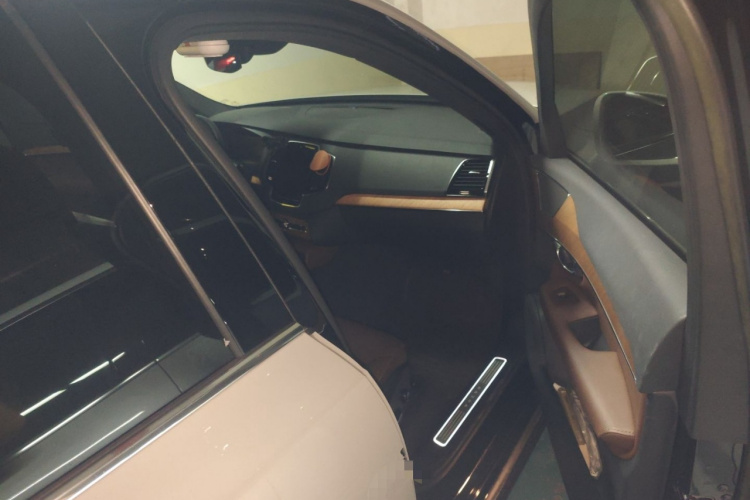 沃尔沃XC90 2023款 B6 智逸豪华版 7座局部细节9005
