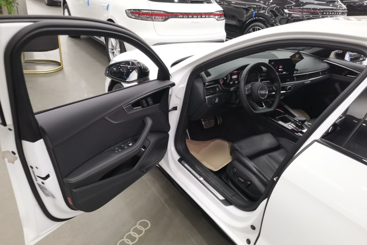 奥迪A4L 2023款 40 TFSI quattro 豪华动感型中控内饰20