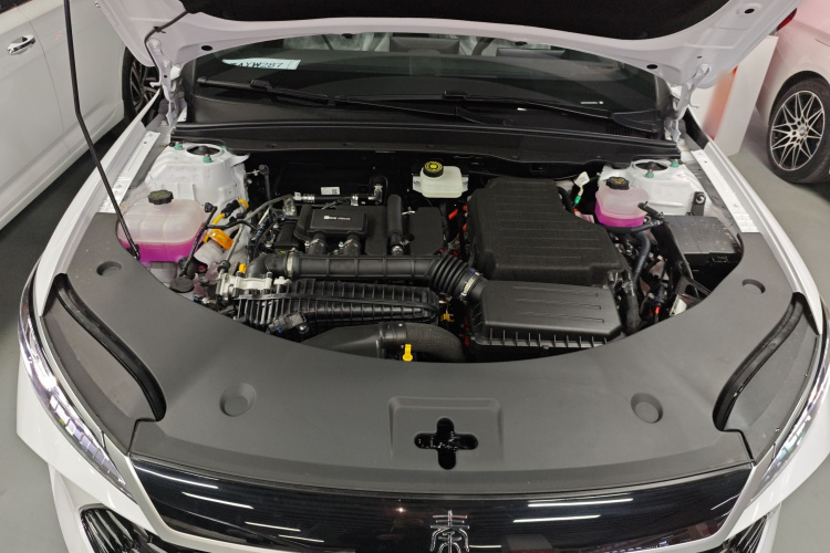 比亚迪 秦PLUS 2025款 DM-i 智驾版 55KM领先型机舱底盘24