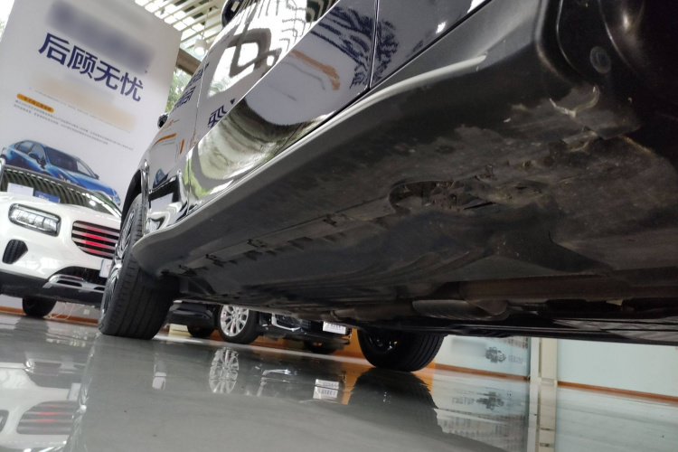 奔驰GLC 2023款 改款 GLC 300 L 4MATIC 豪华型 7座机舱底盘29