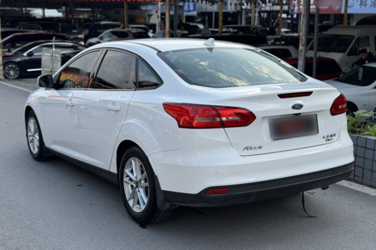 福特 福克斯 2017款 三厢 1.6L 手动风尚型智行版车身外观6004