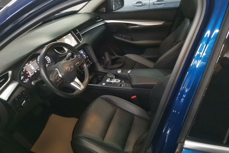 英菲尼迪QX50 2018款 2.0T 两驱时尚版局部细节19