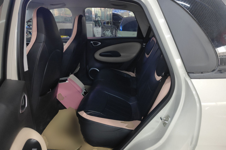 五菱汽车 五菱缤果 2023款 203km 轻享款中控内饰21